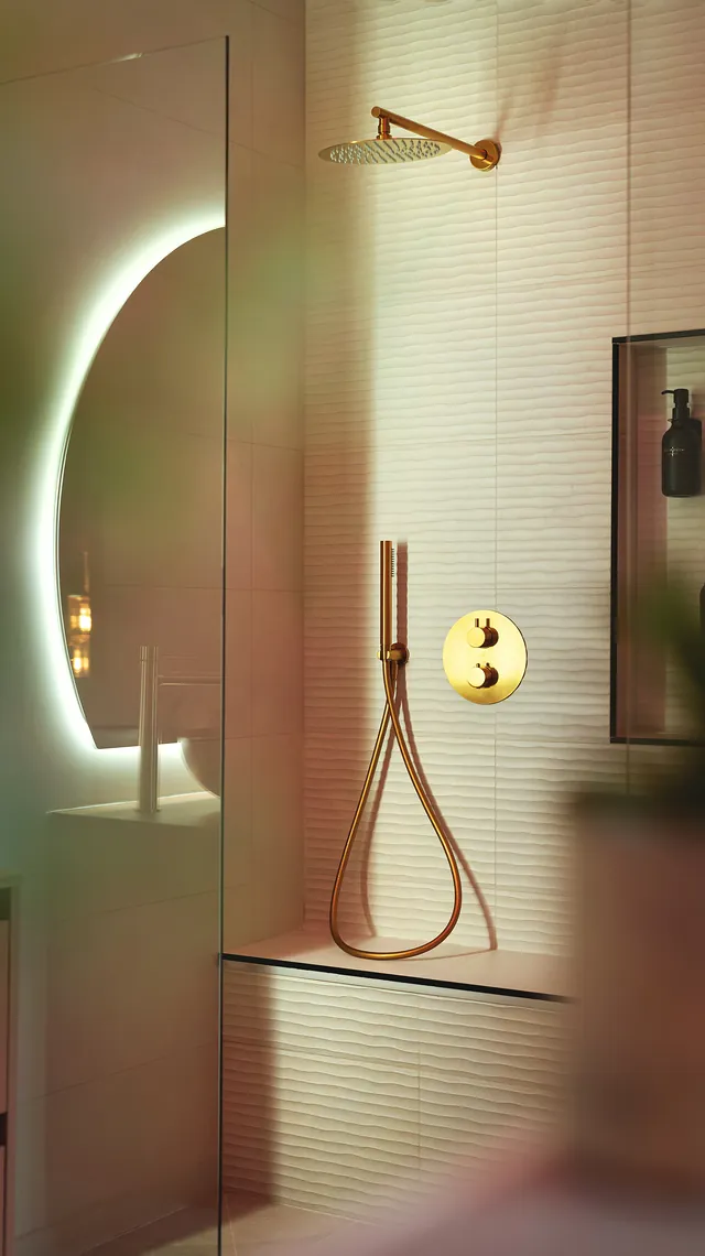 Colonne de douche en laiton et miroir rétroéclairé